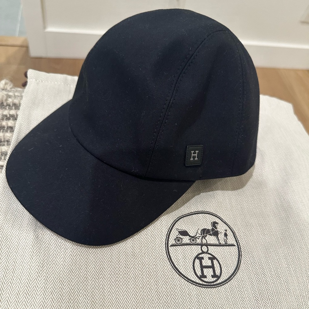 Unworn Hermes baseball hat size 57
